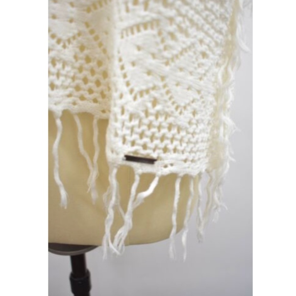 Billabong Ivory Crochet Poncho Sweater Medium - Picture 4 of 8